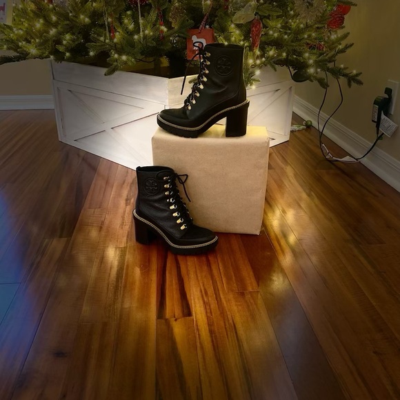 Tory Burch Miller Womens
Leather Round Toe Mid-Calf
Boots size 7.5 Med. With - Picture 8 of 14